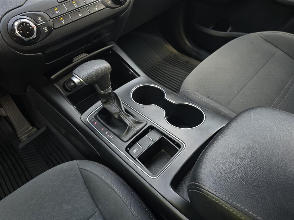 Used 2019 Black Kia L image 17