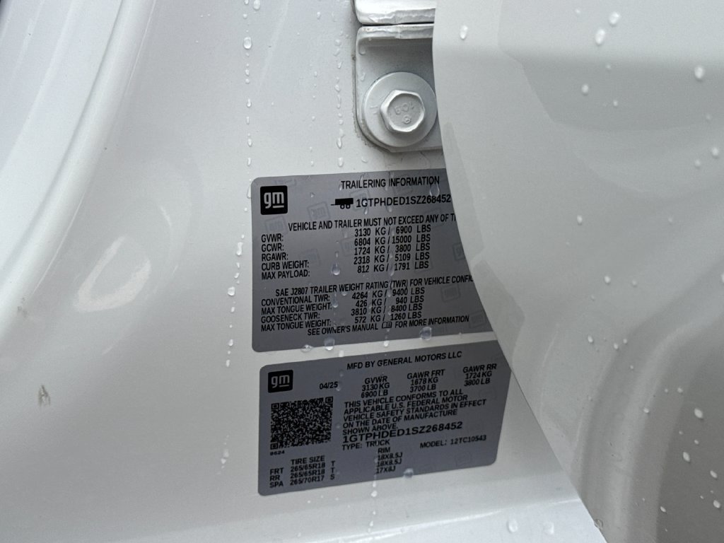 Used 2025 Summit White GMC SLT image 32