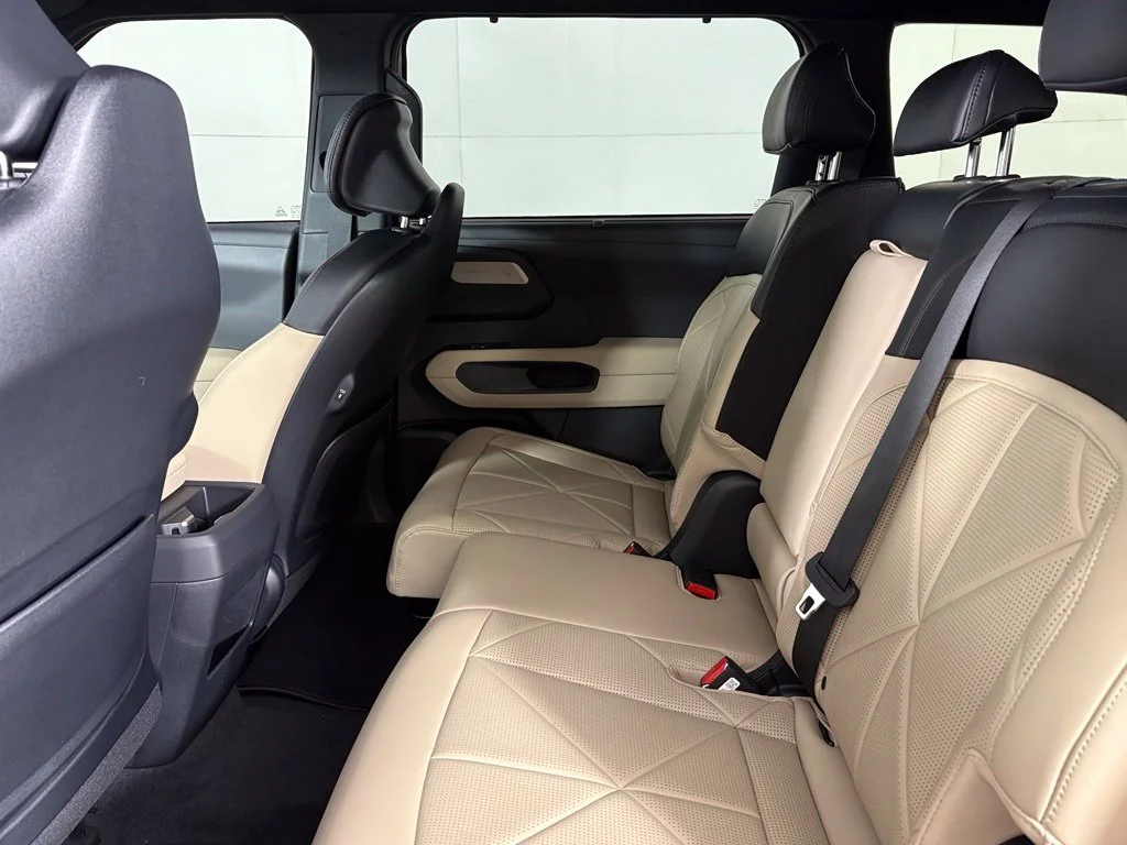 New 2027 Glacial White Pearl Kia EX image 42