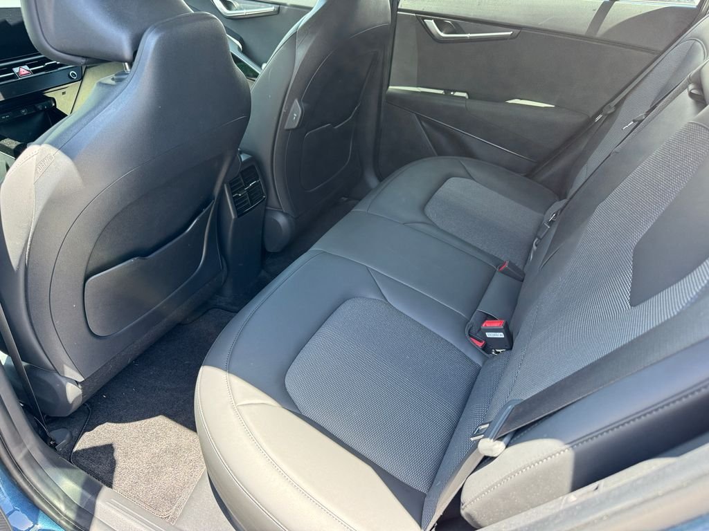 Used 2024 Blue Kia Wind image 19