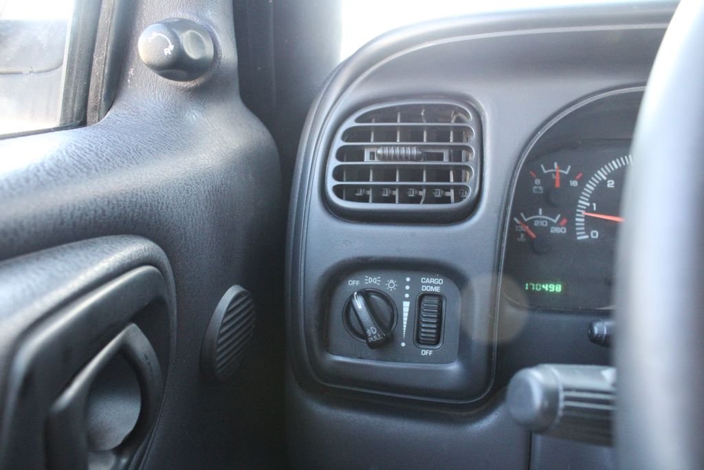 Used 2000 White Dodge Sport image 5