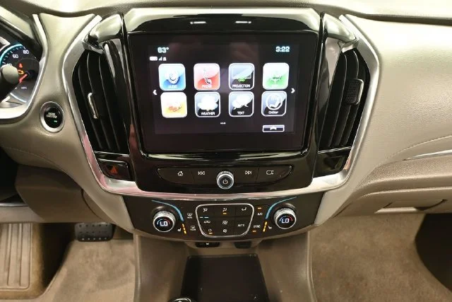 Used 2018 Gray Chevrolet 3LT image 25