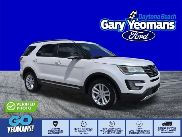 Certified Used 2017 White Platinum Clearcoat Metallic Ford XLT image 1