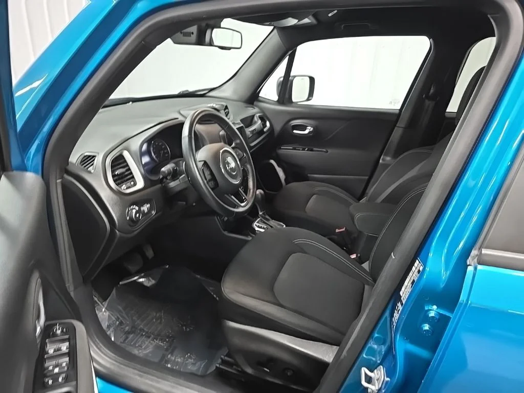 Used 2021 Bikini Metallic Clearcoat Jeep Latitude image 29