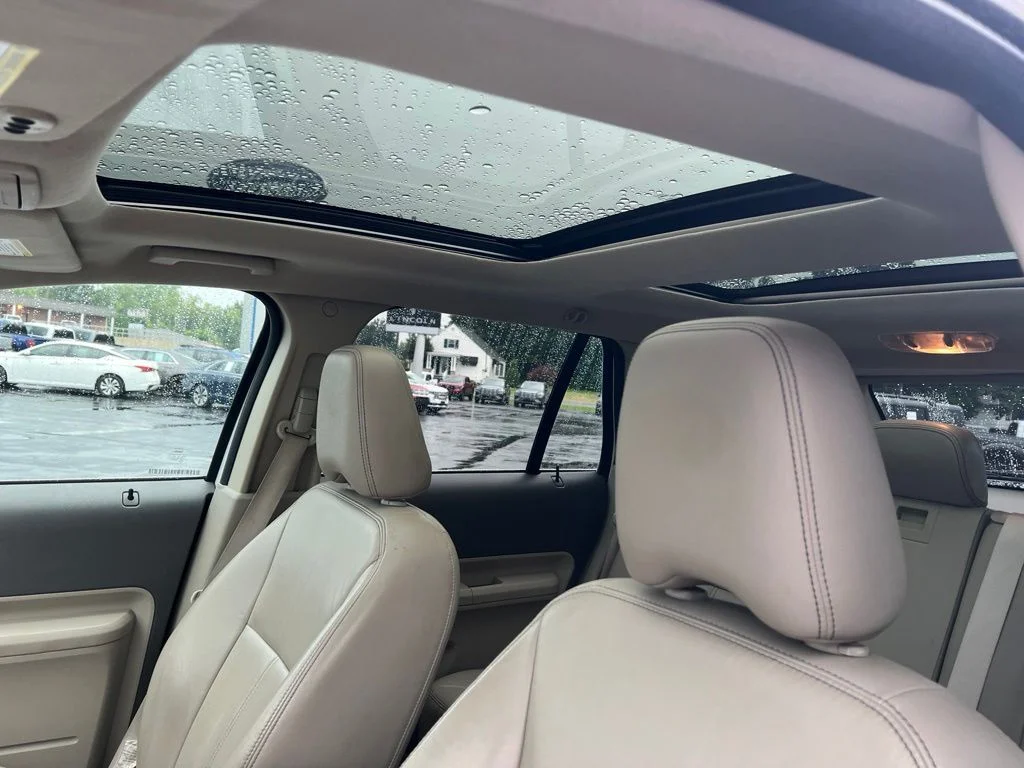 Used 2010 White Ford Limited image 10