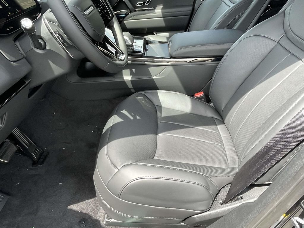 New 2026 Santorini Black Land Rover Dynamic SE image 14