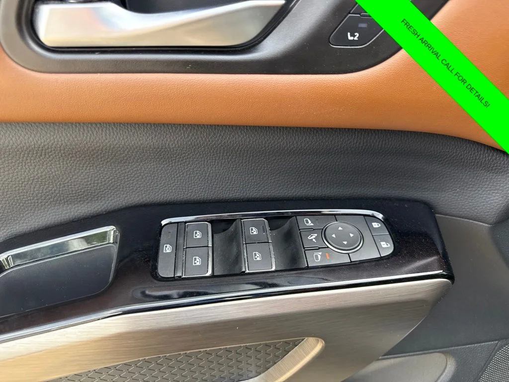 Used 2025 Gray Nissan Platinum image 21