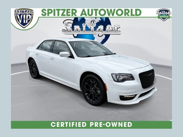 2023 Chrysler 300 Touring L AWD's photo
