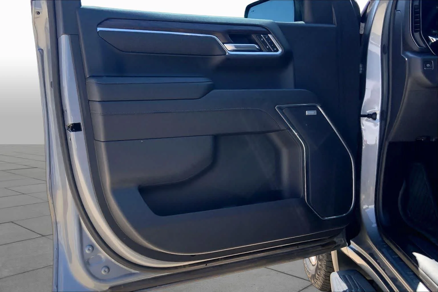 Used 2024 Sterling Metallic GMC SLT image 22