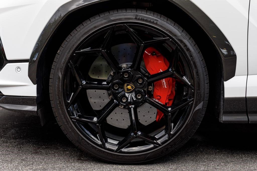 Used 2024 White Lamborghini Performante image 50