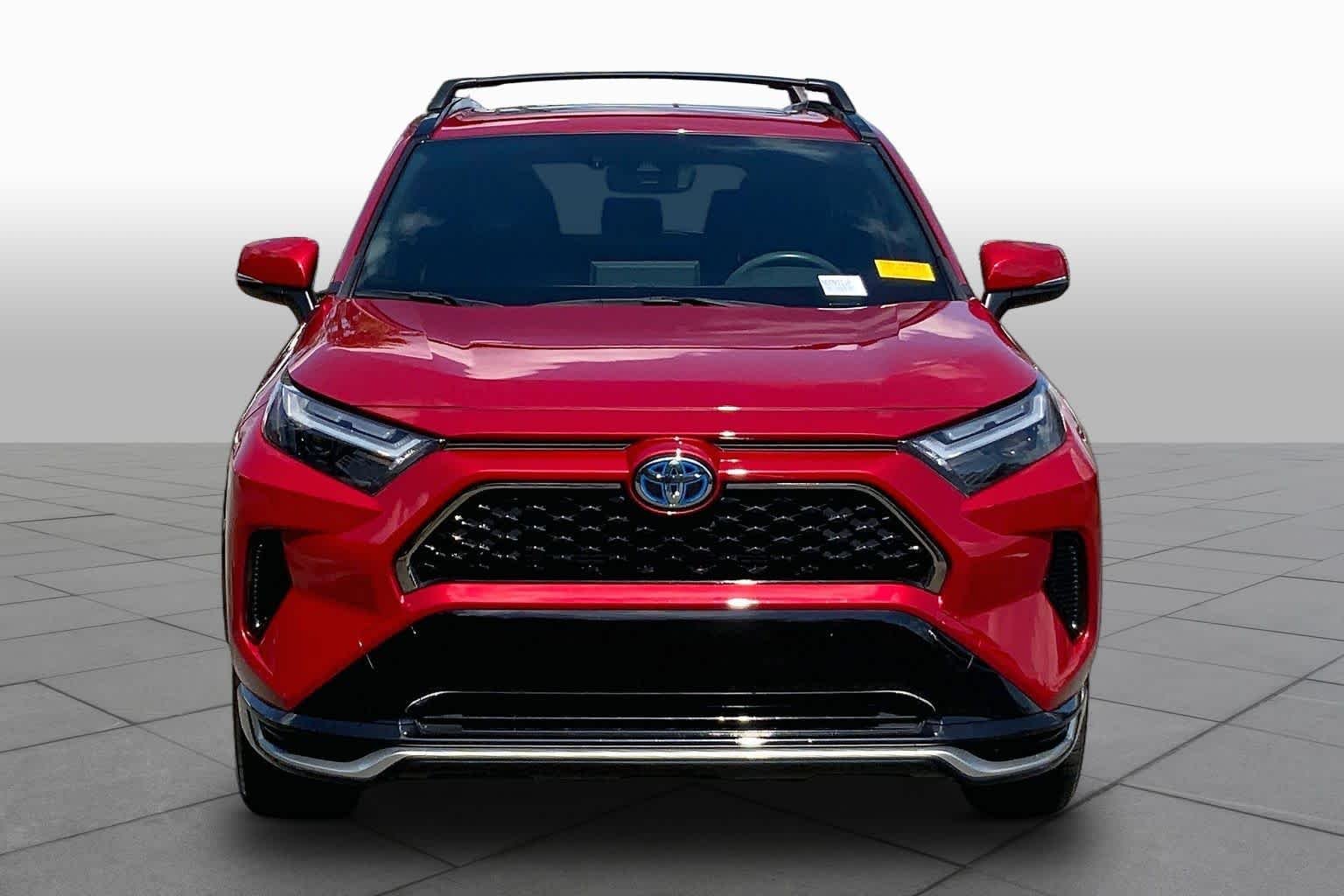 Used 2022 Supersonic Red Toyota SE image 4