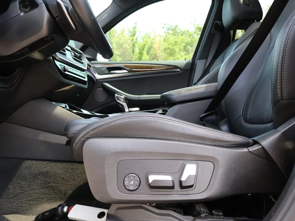 Used 2023 White BMW xDrive30i image 40