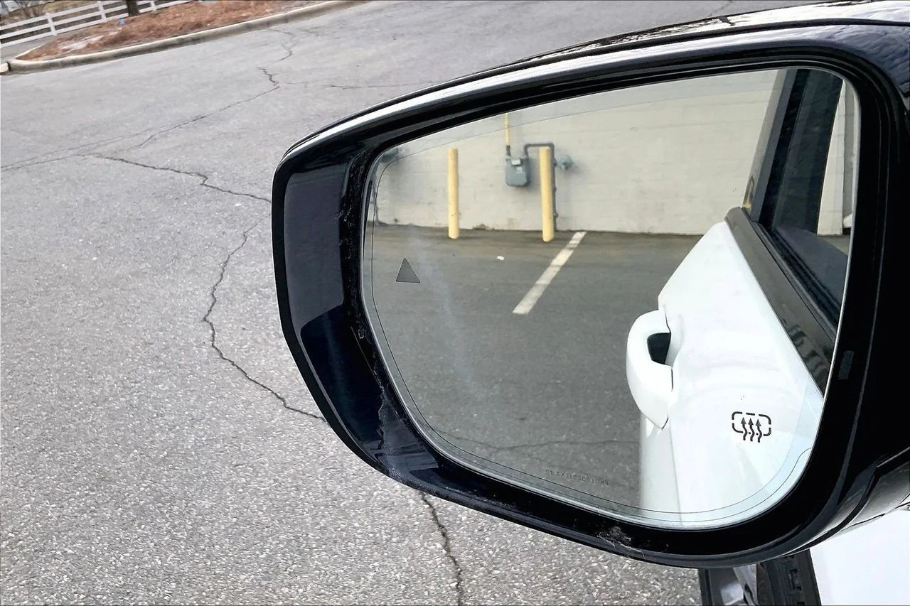 New 2026 Bright White Clear-Coat Exterior Paint Jeep Limited image 28