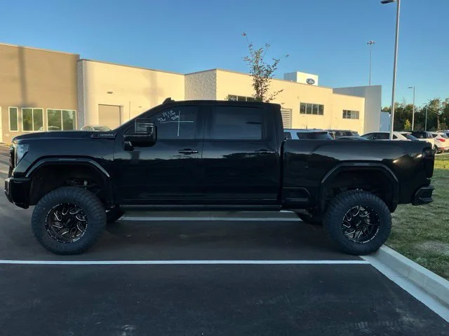 Used 2024 Onyx Black GMC Denali Ultimate image 5