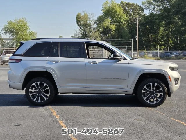 Used 2022 Silver Jeep Overland image 3