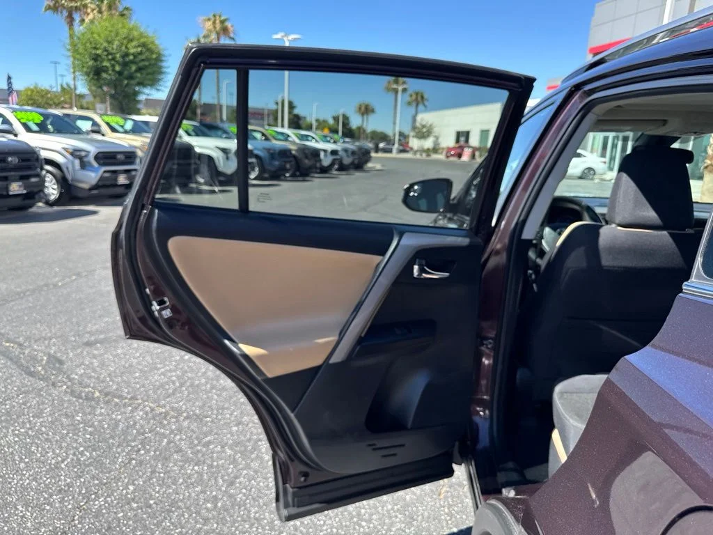 Used 2017 Black Toyota XLE image 16