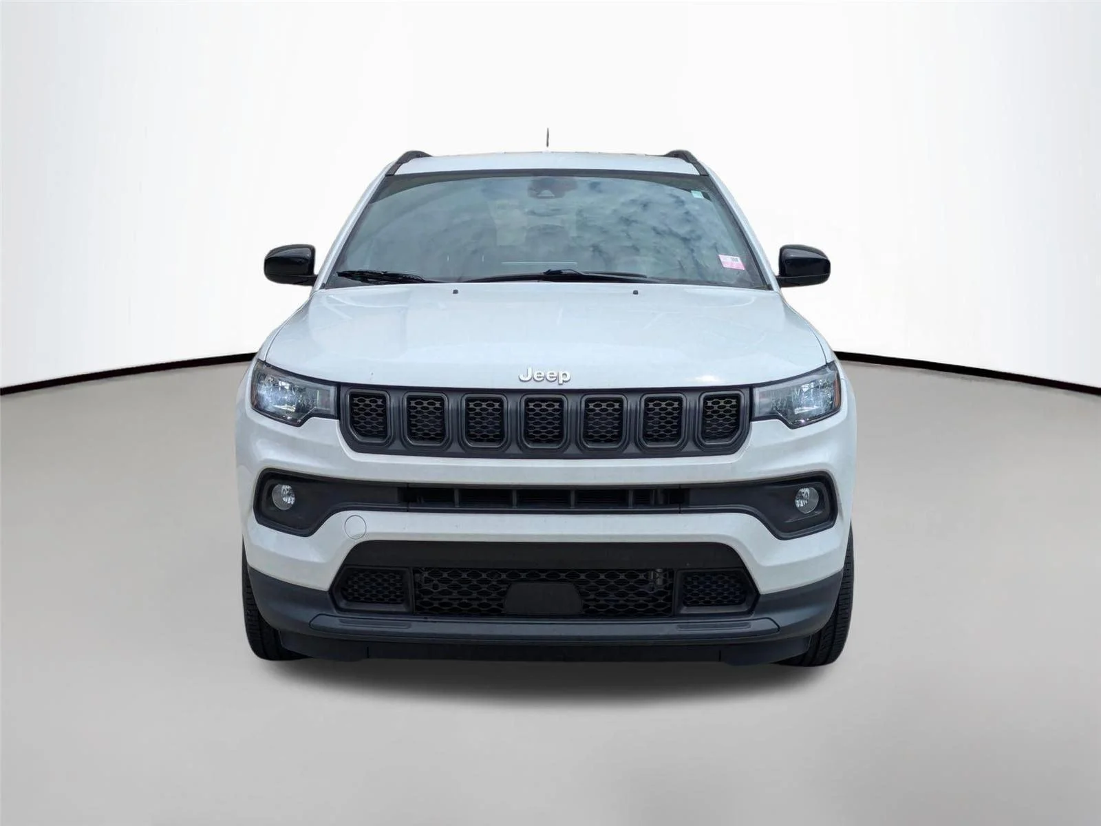 Used 2023 Bright White Clearcoat Jeep Latitude Lux image 2