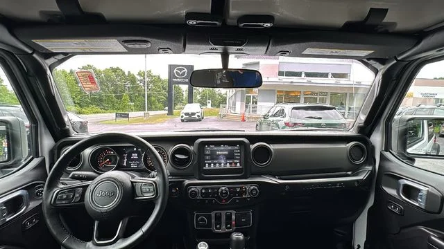 Used 2021 White/off-white Jeep Sport S image 28
