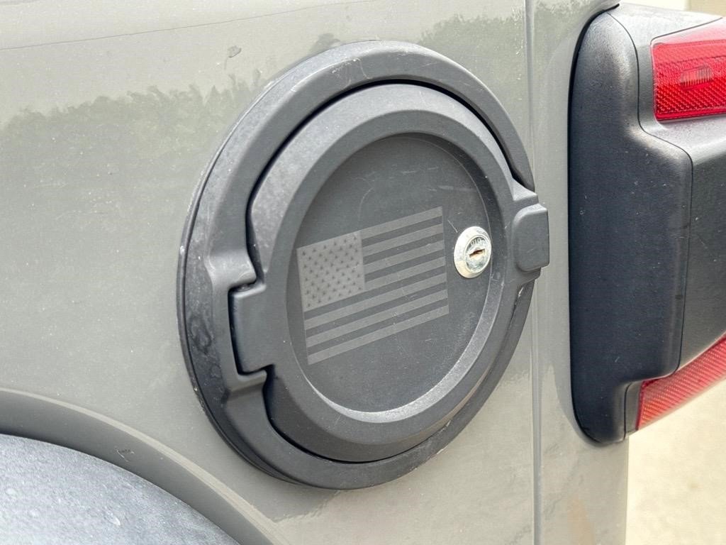 Used 2018 Sting-Gray Clearcoat Jeep Sport S image 14