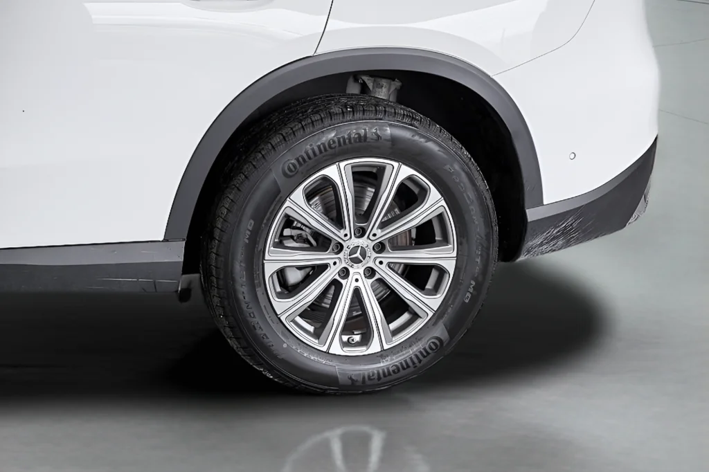 Used 2024 Polar White Mercedes-Benz GLC 300 image 12