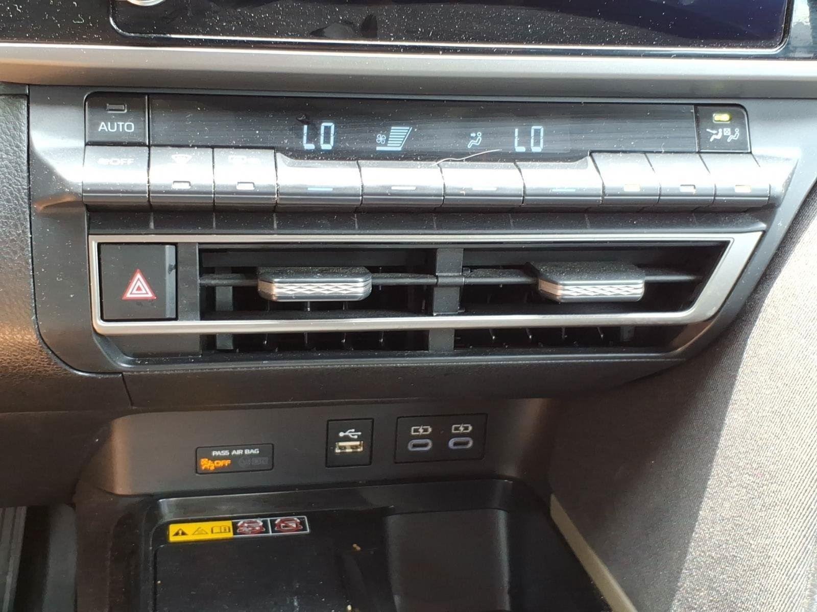 Used 2025  TOYOTA  image 22