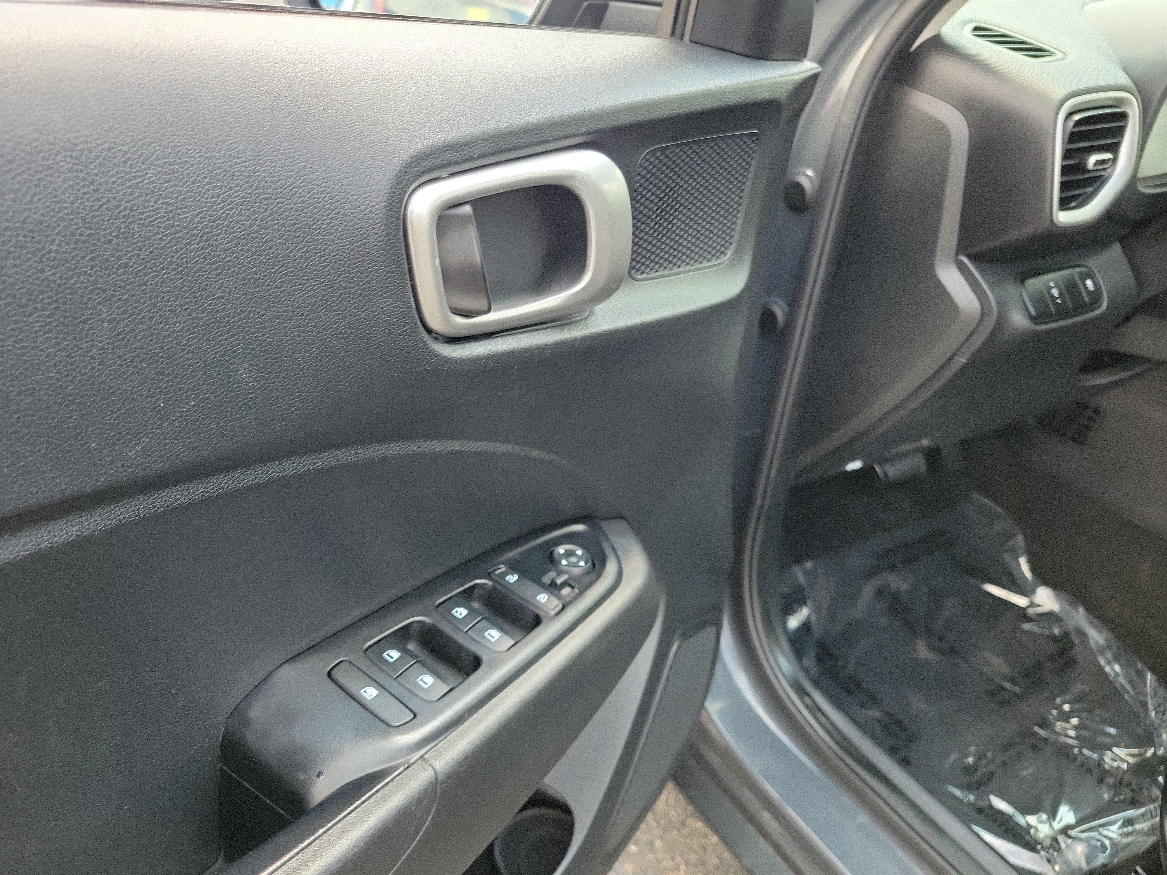 Certified Used 2025 Ecotronic Gray Hyundai SEL image 18