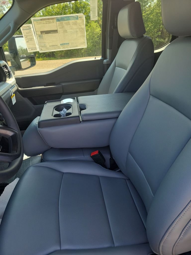 2025 Ford F-450 Super Duty Chassis Cab XL - Photo 6