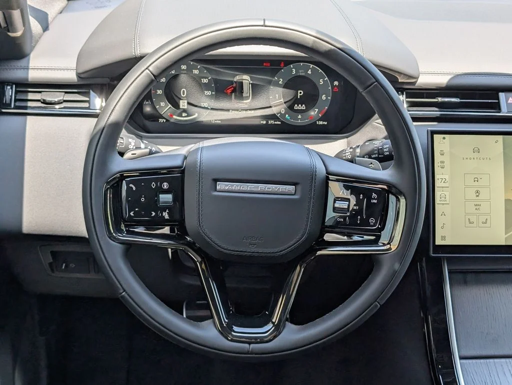 New 2026 Arroios Grey Land Rover Dynamic SE image 23