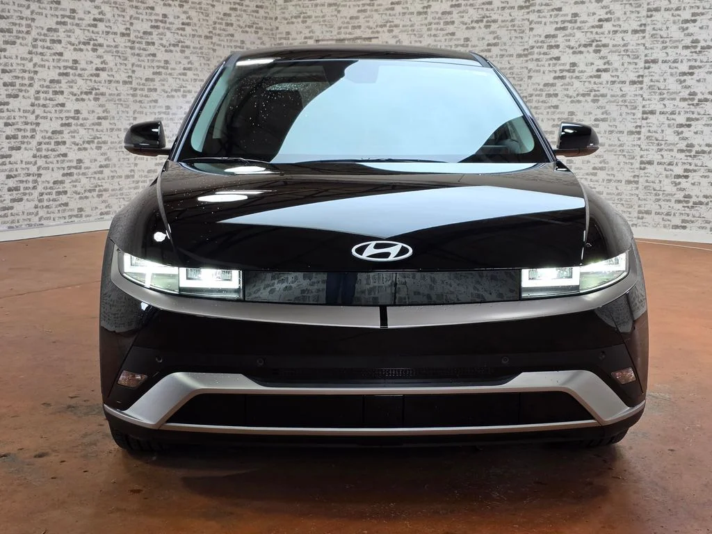 New 2026 Abyss Black Hyundai SEL image 2