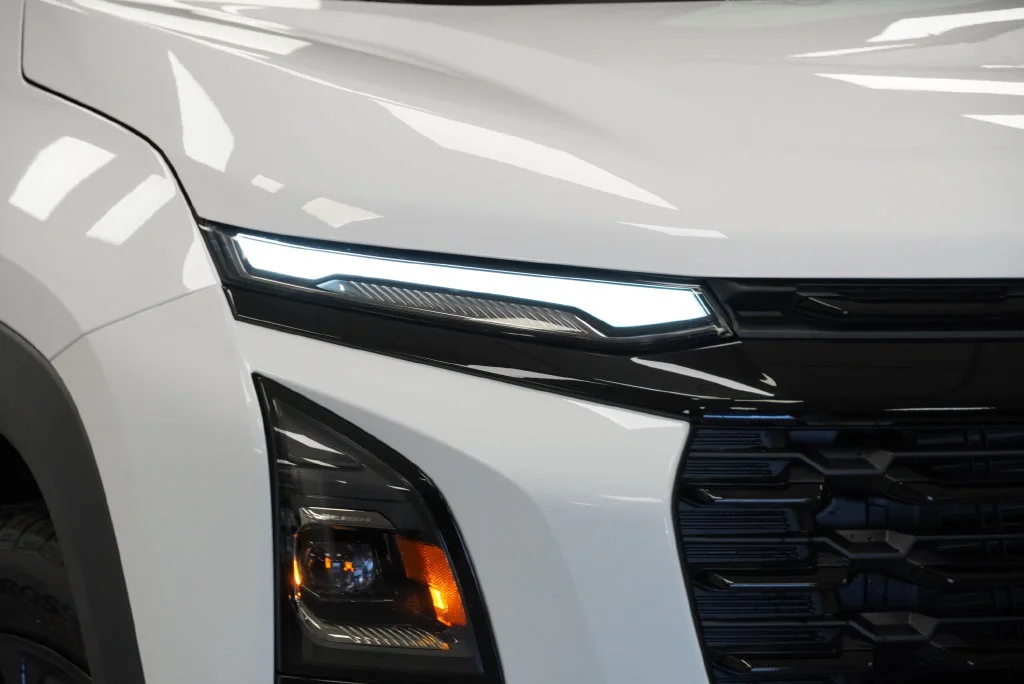 New 2027 Summit White Chevrolet LT image 9