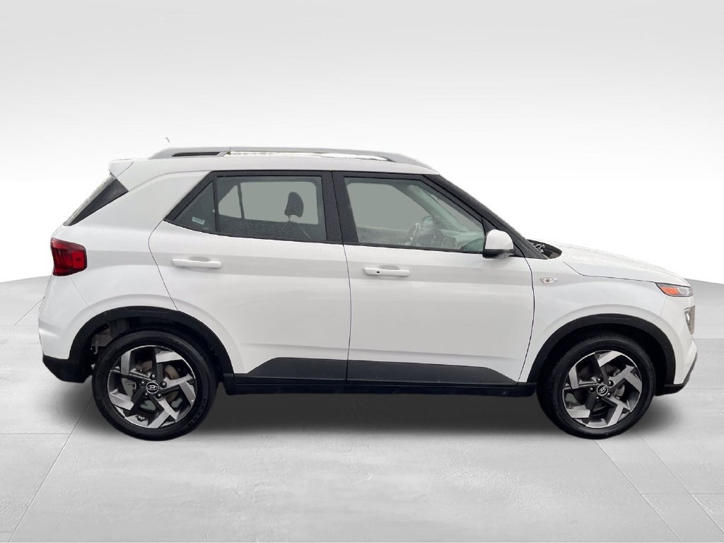Used 2025 White Hyundai SEL image 6