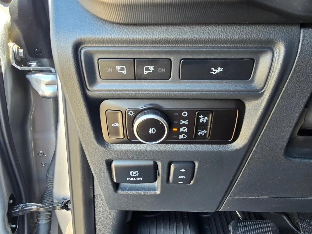 Used 2023 Iconic Silver Metallic Ford Platinum image 18