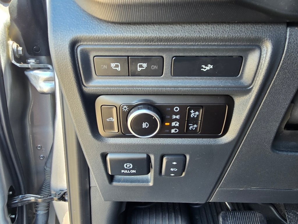 Used 2023 Iconic Silver Metallic Ford Platinum image 18