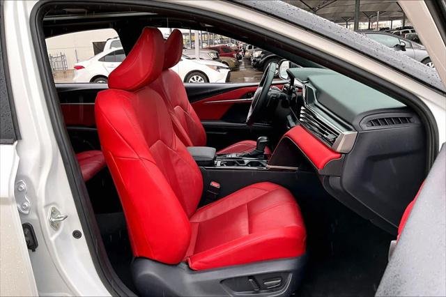 Certified Used 2025 MID BLK/WIND CHILL Toyota  image 9