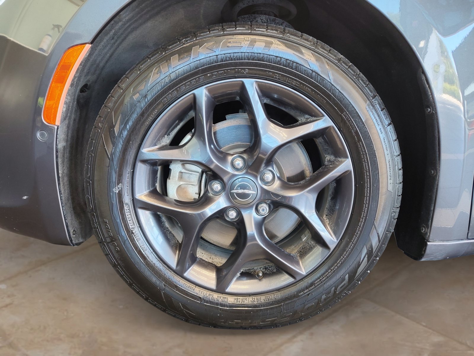 Used 2019 Granite Crystal Metallic Clearcoat Chrysler Limited image 29