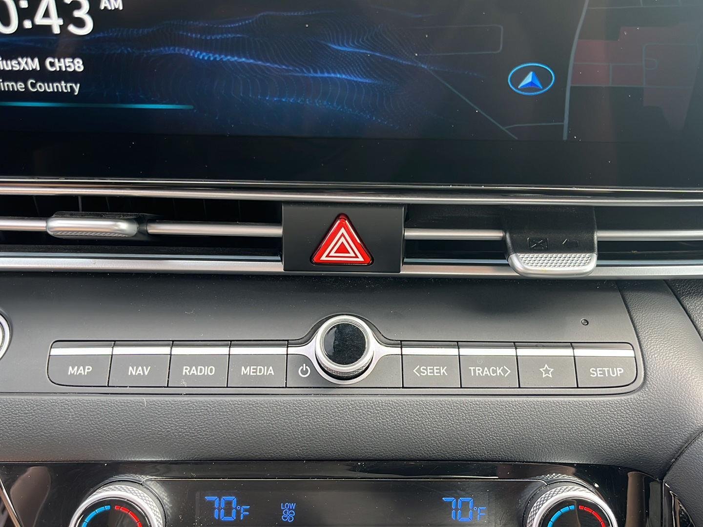 Used 2025  Hyundai SEL Convenience image 19
