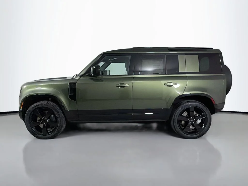 New 2026 Woolstone Green Land Rover X-Dynamic SE image 8