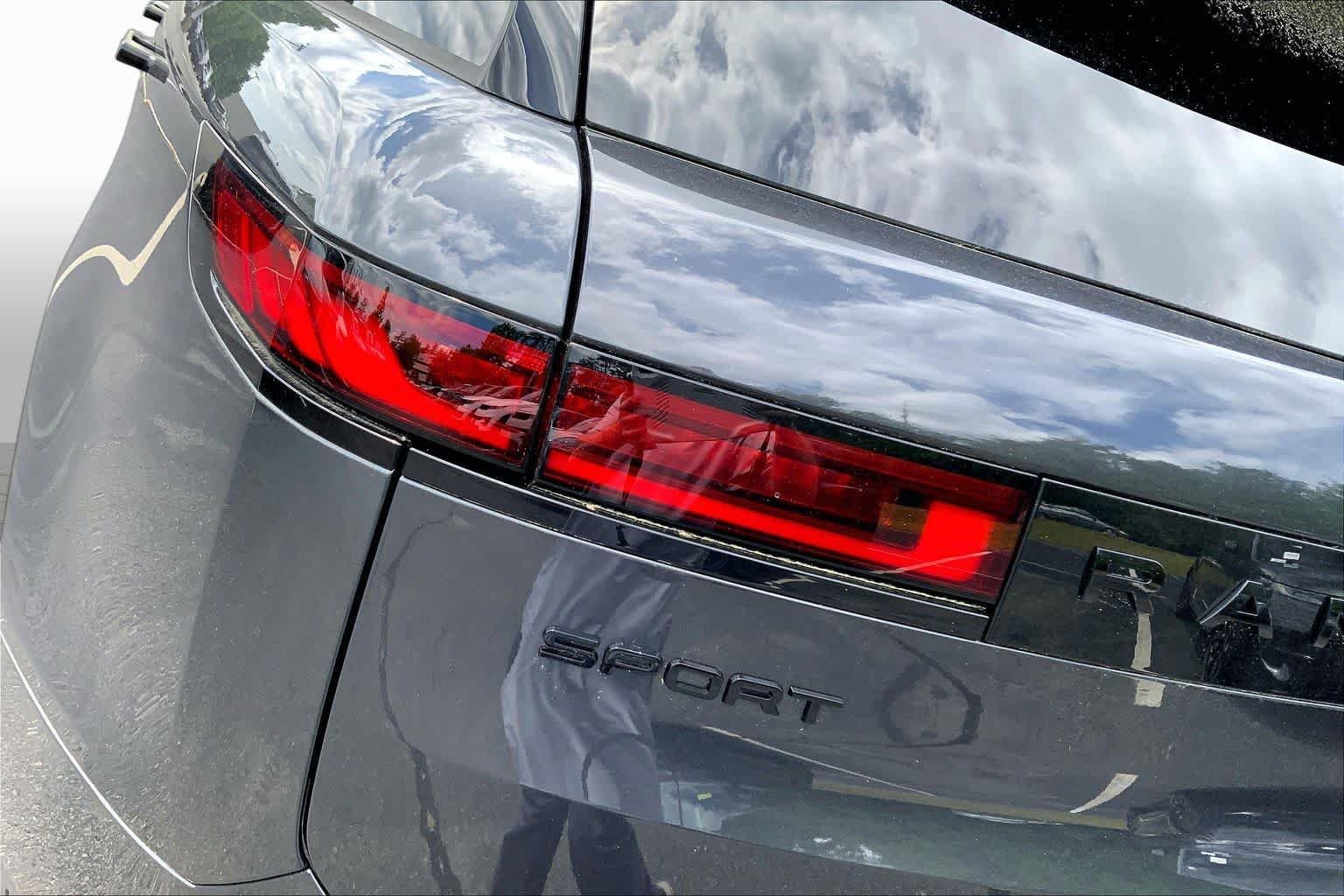 New 2026 Carpathian Grey Land Rover SE image 5