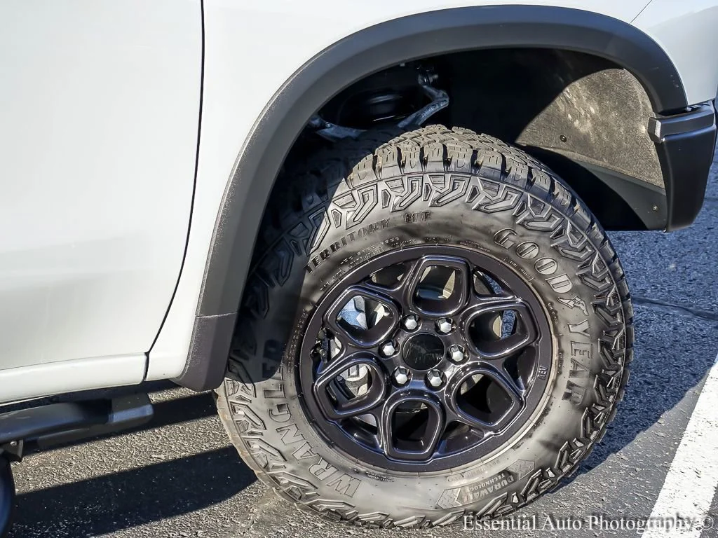 2024 Chevrolet Silverado 1500 ZR2 - Photo 13