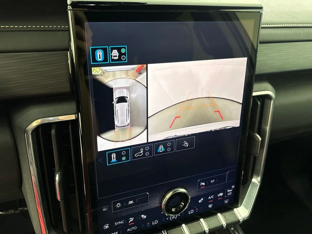 Used 2024 White GMC Elevation image 41