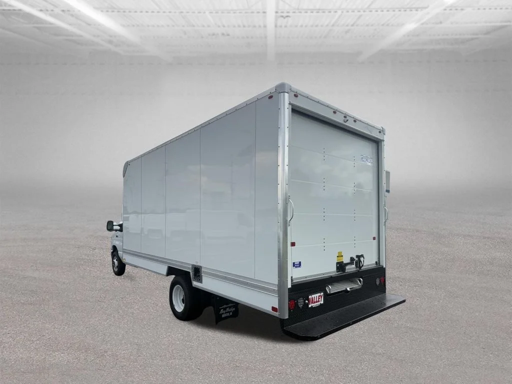 New 2027 Oxford White Ford E-450 DRW image 7