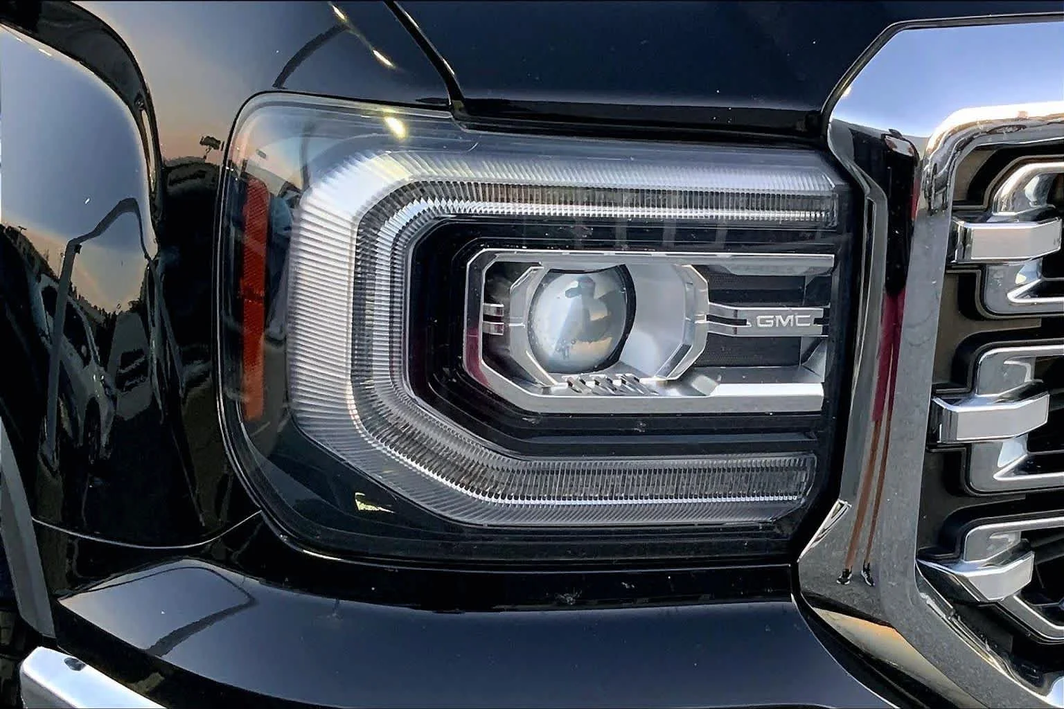 Used 2018 Onyx Black GMC SLT image 26