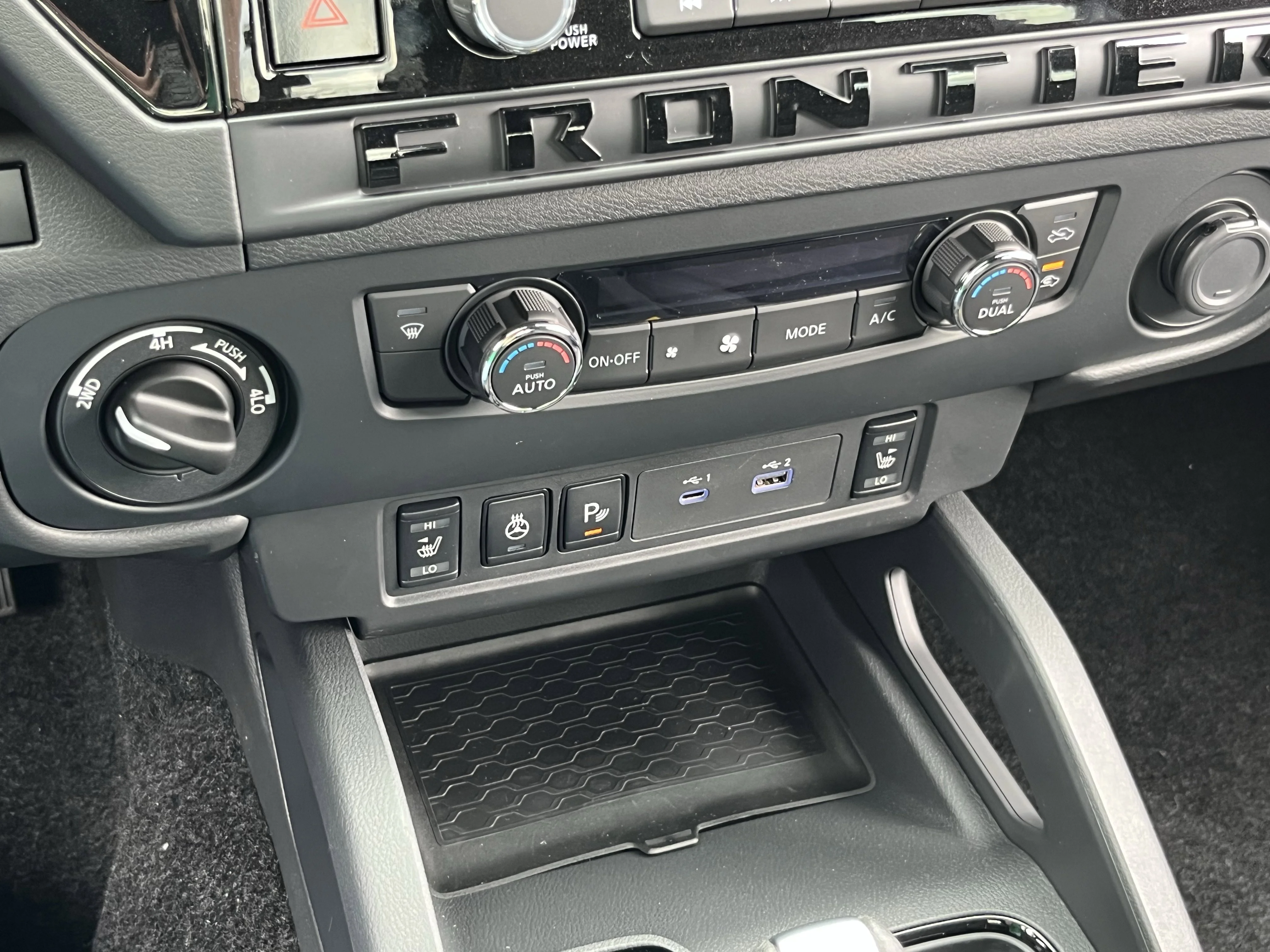 New 2026 Boulder Gray Pearl Nissan Crew Cab SV image 27