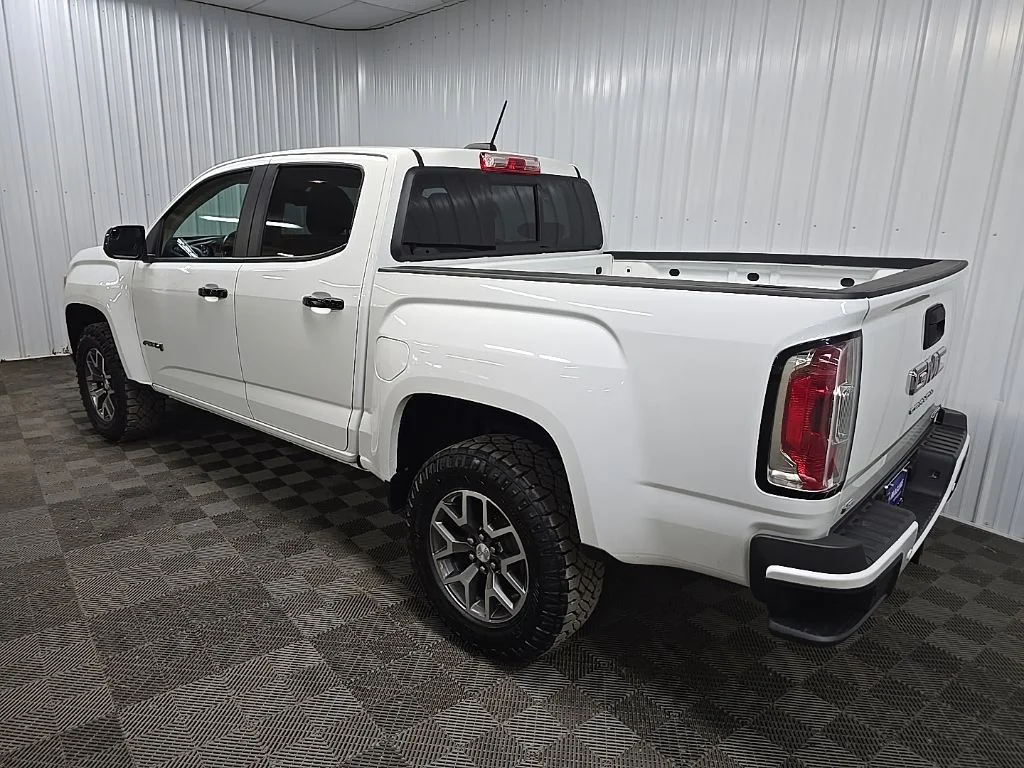 Used 2022 Summit White GMC AT4 w/Leather image 9