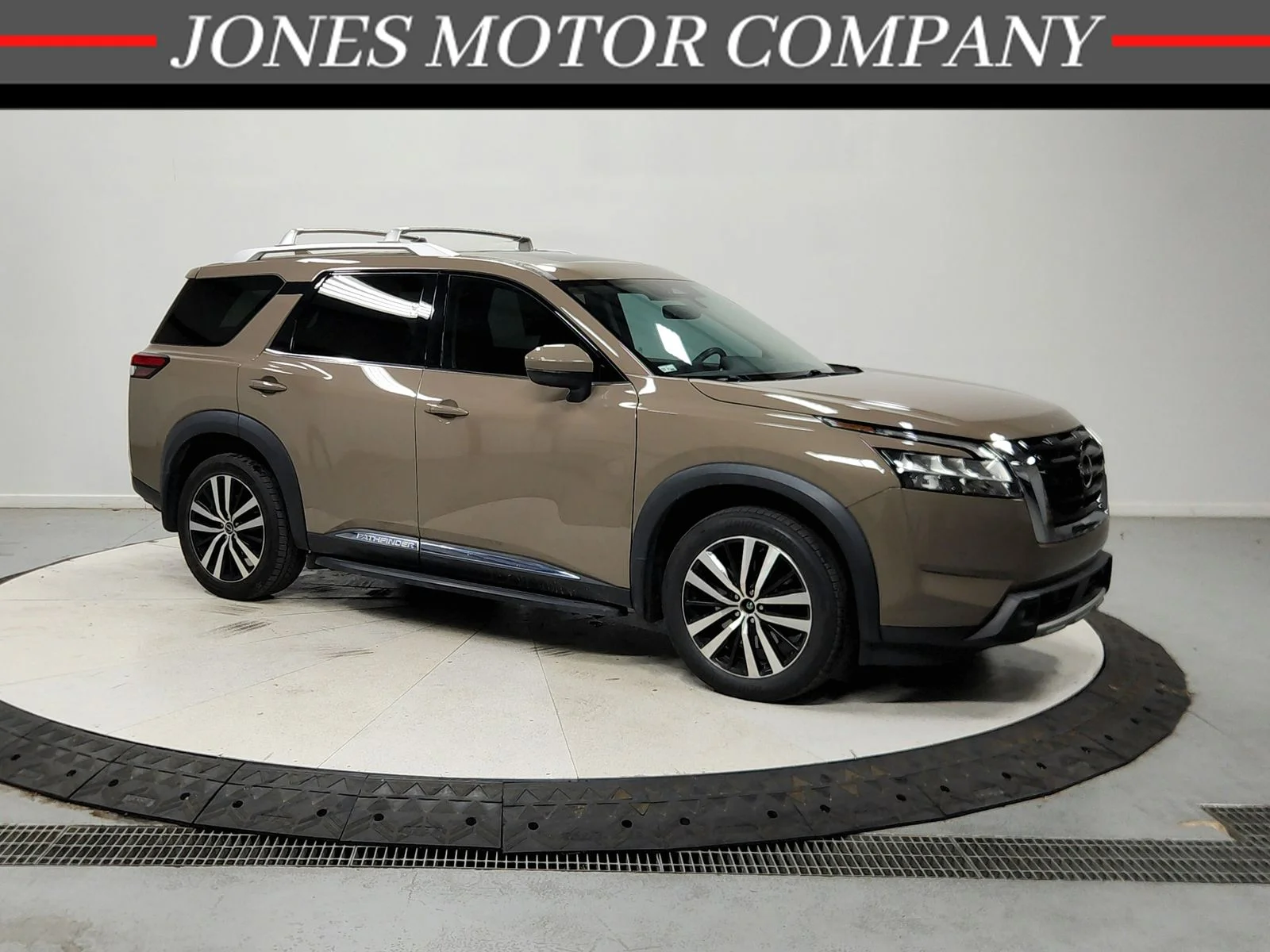 Used 2023  Nissan Platinum image 1