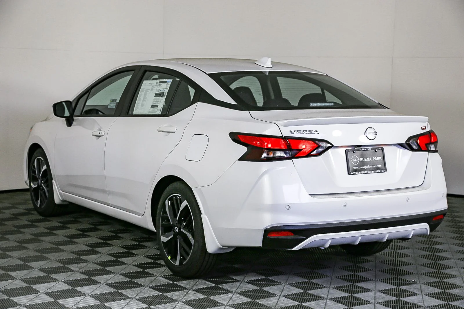 2025 Nissan Versa Sedan SR - Photo 6