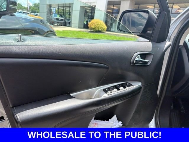 Used 2016 Silver Dodge SXT image 8