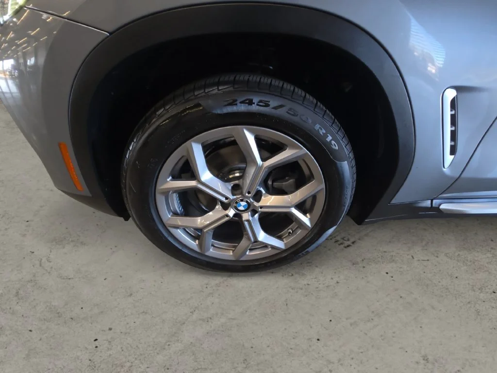 Used 2023 Gray BMW xDrive30i image 13