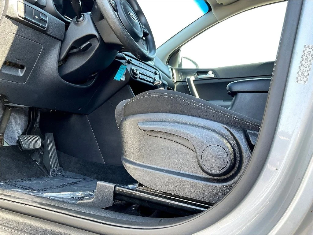 Used 2020 Sparkling Silver Kia LX image 40