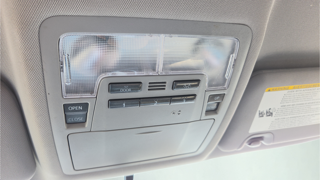 Used 2014 Silver Toyota XLE V6 image 51